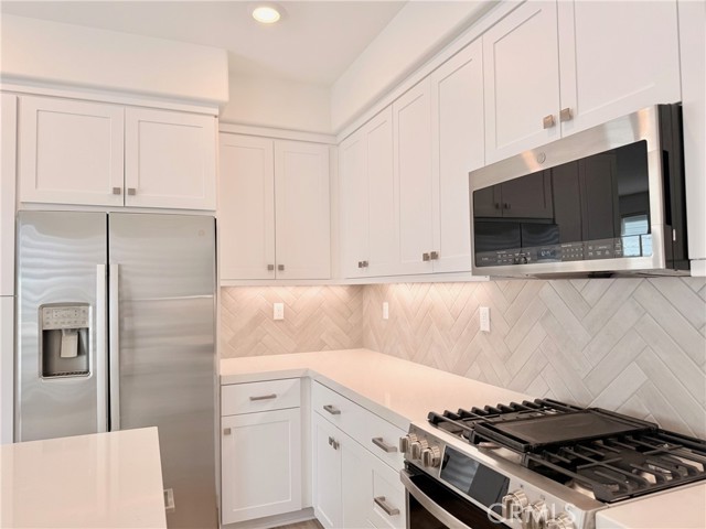 Detail Gallery Image 6 of 32 For 1677 W Lincoln #103,  Anaheim,  CA 92801 - 2 Beds | 2/1 Baths