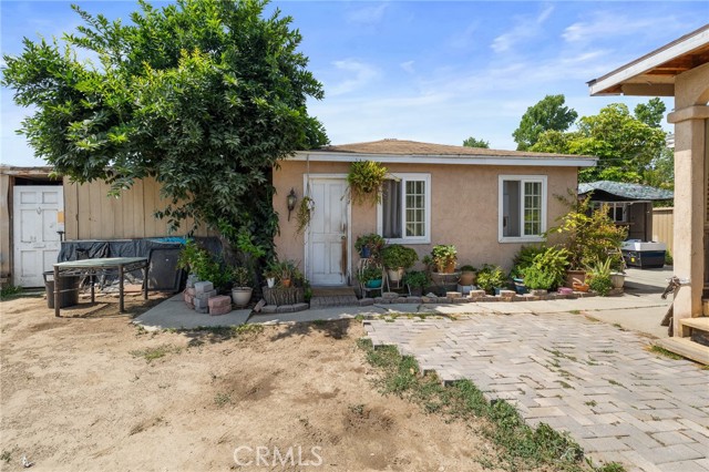 8054 Rhodes Avenue, North Hollywood CA: https://media.crmls.org/medias/615e09db-512a-4617-94d6-0f92d3572079.jpg