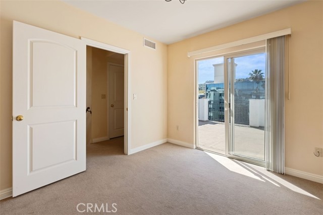 4212 Greenbush Avenue # 5, Sherman Oaks, California 91423, 4 Bedrooms Bedrooms, ,2 BathroomsBathrooms,Residential,For Sale,4212 Greenbush Avenue # 5,CRSR24055239