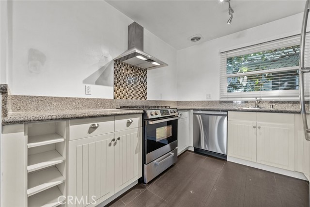 Detail Gallery Image 3 of 19 For 1334 E 1st St #9,  Long Beach,  CA 90802 - 1 Beds | 1 Baths