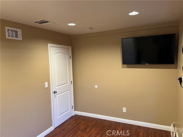 1314 Omelveny Avenue photo 5