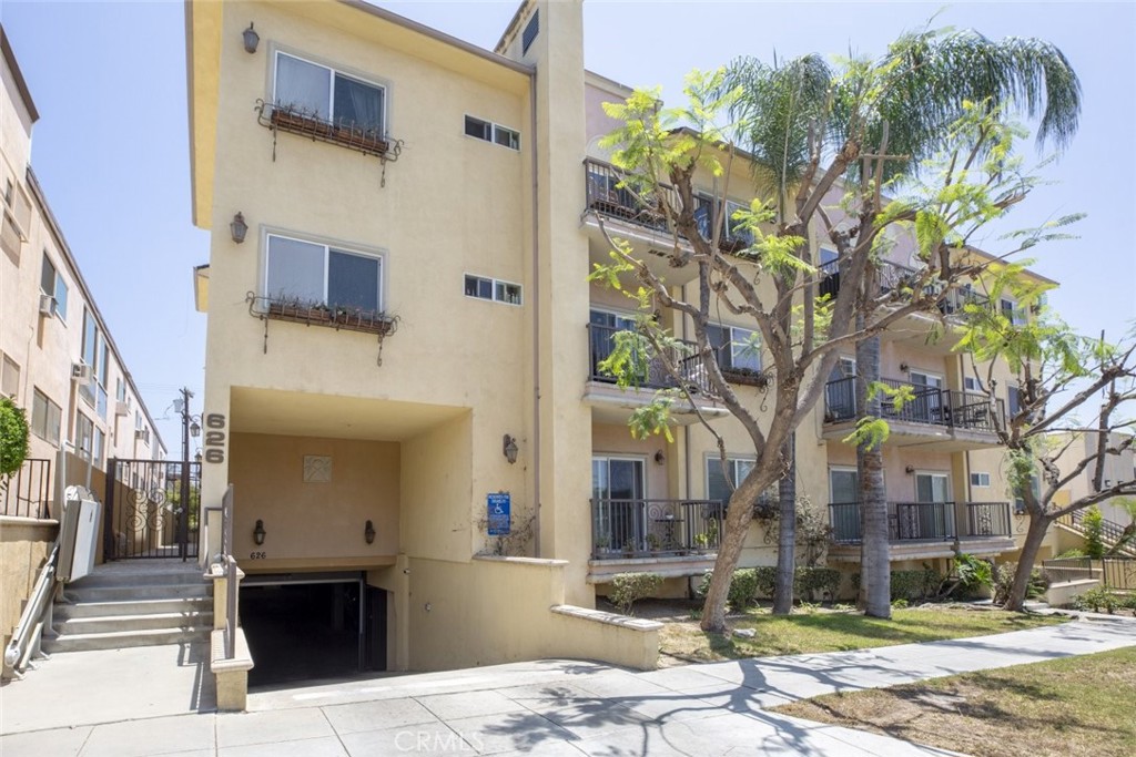 626 E Orange Grove Avenue #204