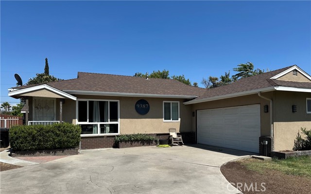 9387 Frankfort Avenue, Fontana CA: https://media.crmls.org/medias/61614f24-db93-4a06-b7c6-cb5d6852dfc4.jpg