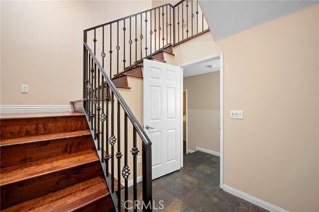 Detail Gallery Image 4 of 31 For 10118 Fernglen #1,  Tujunga,  CA 91042 - 3 Beds | 2/1 Baths