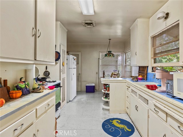 Detail Gallery Image 7 of 46 For 441 Dartmouth Rd, Burbank,  CA 91504 - 3 Beds | 2 Baths