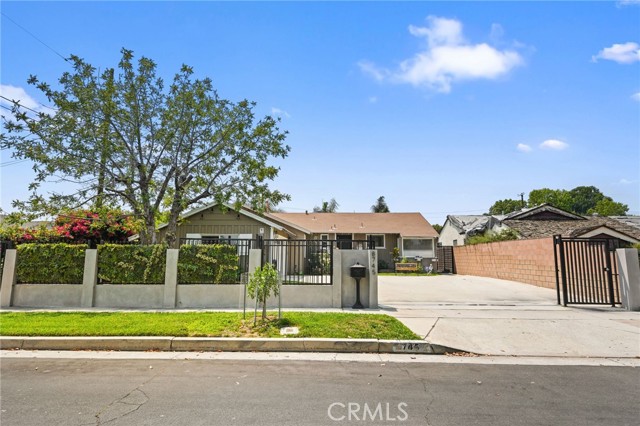 8745 Valjean Avenue, North Hills CA: https://media.crmls.org/medias/6162d6a4-a204-4244-96ff-d2d871c33d67.jpg