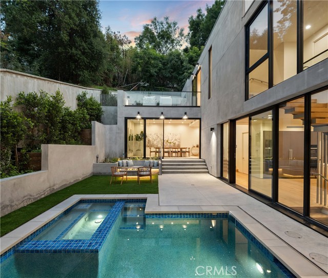 3670 Buena Park Drive, Studio City CA: https://media.crmls.org/medias/6164131b-bc40-4d4b-b5a3-5c890e96a66b.jpg