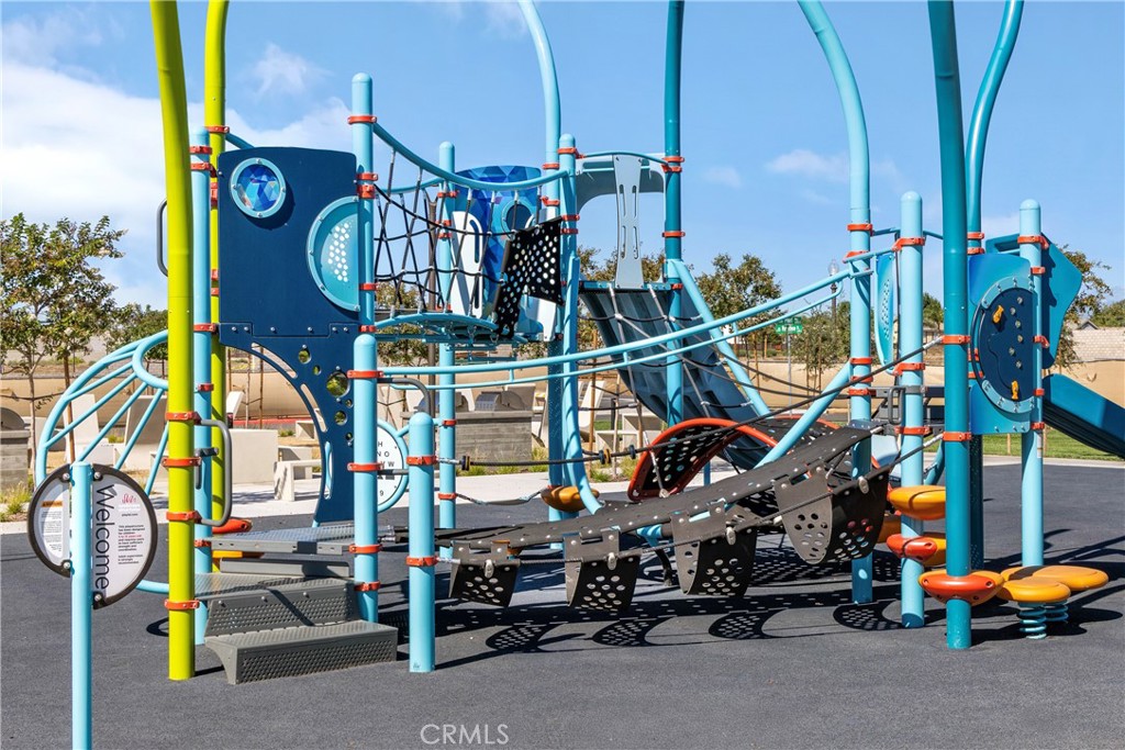 https://media.crmls.org/medias/616426c9-e8aa-45c9-9b00-f4272de74929.jpg?preset=X-Large