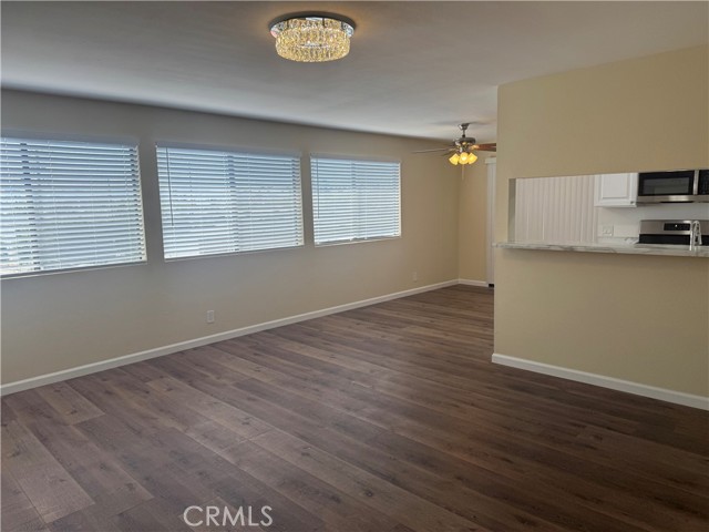 Detail Gallery Image 11 of 25 For 7305 Milwood Ave #7,  Canoga Park,  CA 91303 - 2 Beds | 1 Baths