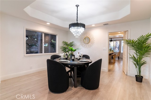 Detail Gallery Image 7 of 61 For 19300 Yolie Ln, Tarzana,  CA 91356 - 5 Beds | 3/1 Baths