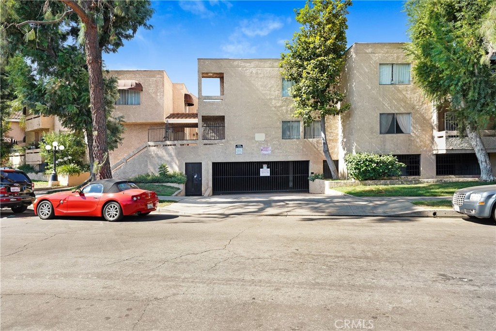 8020 Langdon Avenue #211