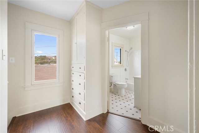 Detail Gallery Image 12 of 22 For 415 Riverdale Dr #D,  Glendale,  CA 91204 - 2 Beds | 1 Baths