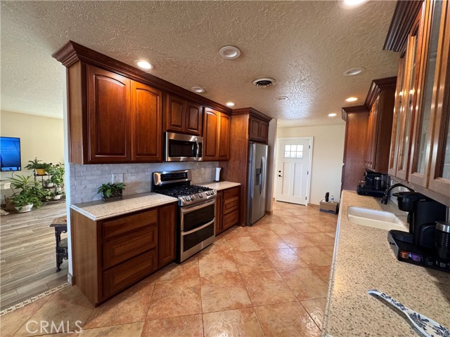 Detail Gallery Image 4 of 59 For 27568 Linda Vista Rd, Barstow,  CA 92311 - 3 Beds | 2 Baths