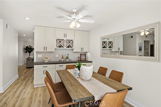 4 Riptide Court, Newport Beach CA: https://media.crmls.org/medias/61671f7a-a981-43bf-893d-fb23eb5f3a46.jpg