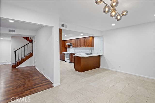 Detail Gallery Image 7 of 18 For 24 Lancewood Way, Irvine,  CA 92612 - 3 Beds | 3 Baths