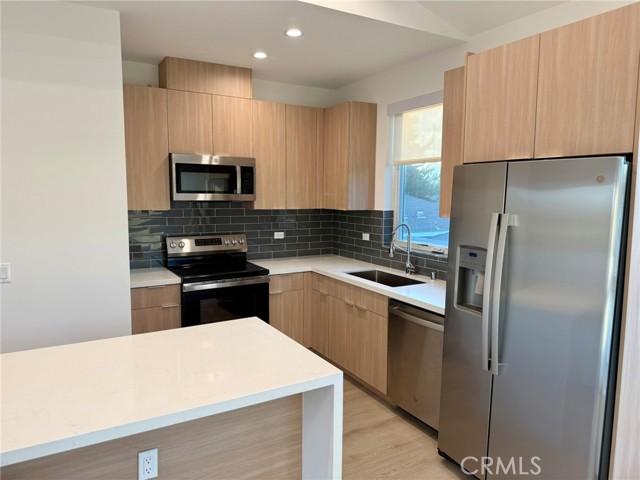 Detail Gallery Image 9 of 23 For 17816 W Bullock, Encino,  CA 91316 - 2 Beds | 2 Baths