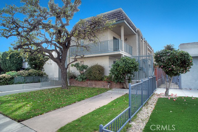 Detail Gallery Image 1 of 12 For 1425 Centinela Ave #1,  Santa Monica,  CA 90404 - 2 Beds | 2/1 Baths