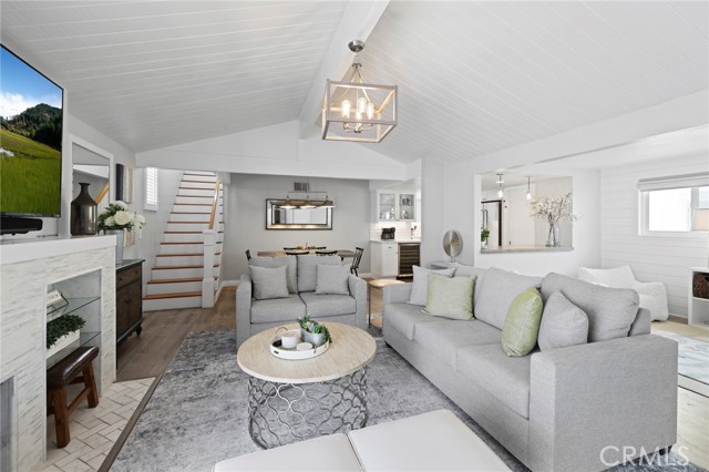Detail Gallery Image 2 of 46 For 412 Colton St, Newport Beach,  CA 92663 - 4 Beds | 3 Baths