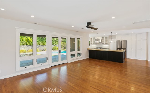 Detail Gallery Image 16 of 43 For 933 W Riviera Dr., Santa Ana,  CA 92705 - 3 Beds | 2/1 Baths