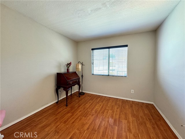 Detail Gallery Image 6 of 12 For 7045 Woodley Ave #211,  Van Nuys,  CA 91406 - 2 Beds | 2 Baths