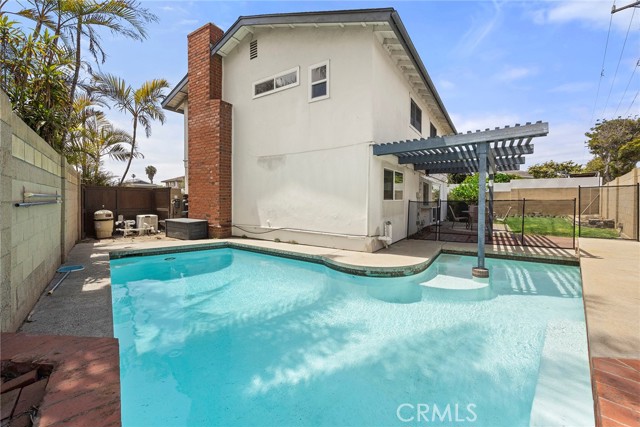 9461 Pier Drive, Huntington Beach CA: https://media.crmls.org/medias/616cf892-0881-4598-be0c-b7e97dc9e6c1.jpg