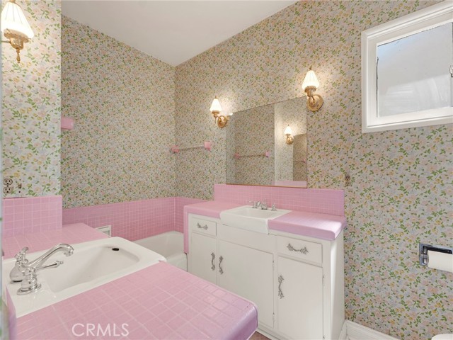 18725 Covello Street, Reseda CA: https://media.crmls.org/medias/616d7a69-4648-4fe8-a0f4-4ce8b87fd672.jpg