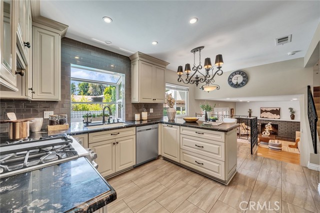 651 N Sunnyslope Avenue, Pasadena CA: https://media.crmls.org/medias/616d8174-686e-4162-9427-4b734c35b0d9.jpg