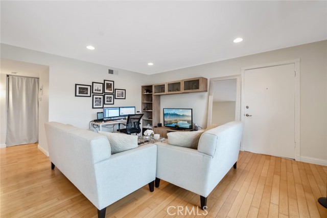 Detail Gallery Image 3 of 29 For 1720 Westcliff Dr #10,  Newport Beach,  CA 92660 - 1 Beds | 1 Baths