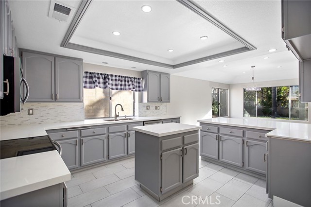 Detail Gallery Image 17 of 54 For 30471 Caliente Pl, Canyon Lake,  CA 92587 - 3 Beds | 2 Baths