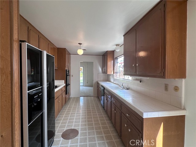 Detail Gallery Image 4 of 34 For 20631 Romar St, Chatsworth,  CA 91311 - 5 Beds | 3 Baths