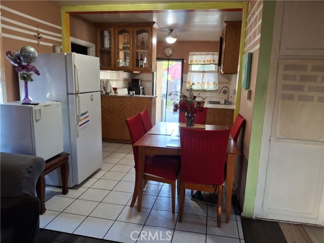 Detail Gallery Image 5 of 16 For 8024 Katherine, Panorama City,  CA 91402 - 2 Beds | 1 Baths