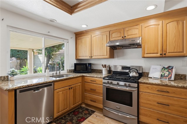 2420 Pauline Street photo 5