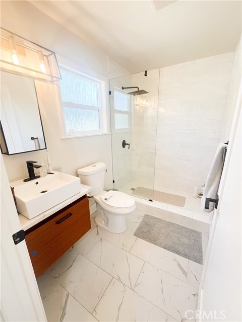 4574 Whaley Avenue, Long Beach CA: https://media.crmls.org/medias/617143f0-392c-42d2-b7cf-9698bcfe4775.jpg
