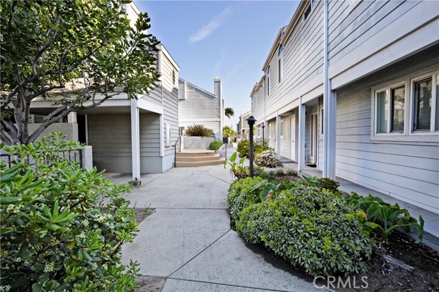260 Victoria Street, Costa Mesa CA: https://media.crmls.org/medias/61719468-4a1b-4ec4-867c-3a4c00451ef5.jpg