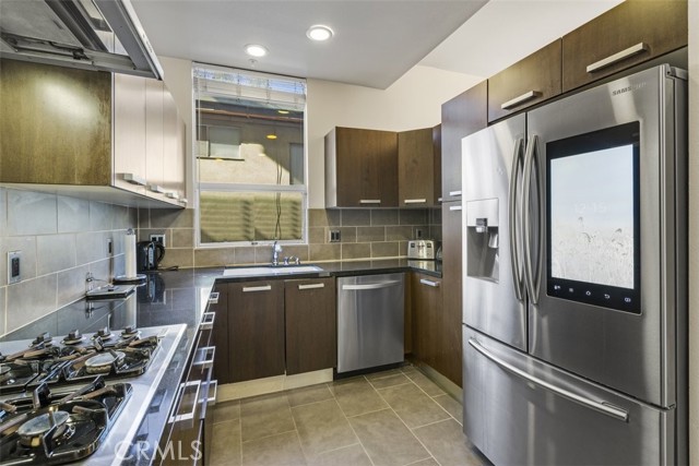 Detail Gallery Image 17 of 31 For 11815 Laurelwood Dr #12,  Studio City,  CA 91604 - 2 Beds | 2/1 Baths