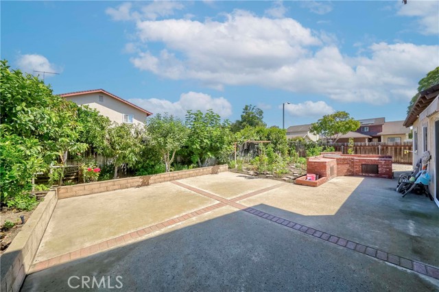 2401 El Portal Way, Oxnard CA: https://media.crmls.org/medias/6172c311-361a-422b-b5e6-9523e2885cde.jpg