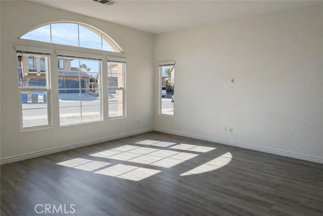 Detail Gallery Image 2 of 19 For 12662 Fair Glen Dr, Victorville,  CA 92392 - 4 Beds | 2/1 Baths