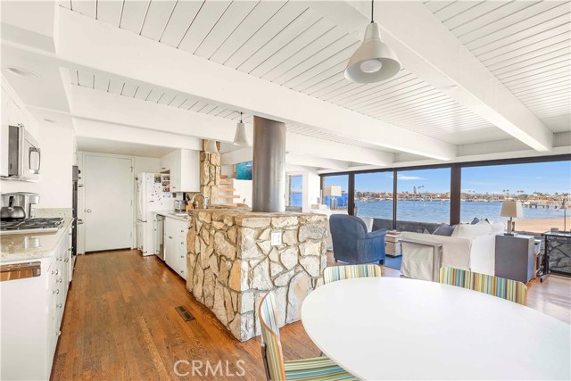 Detail Gallery Image 8 of 33 For 2708 Shell St, Corona Del Mar,  CA 92625 - 3 Beds | 3 Baths