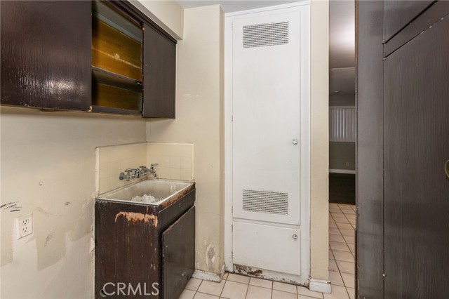 991 Glenview Terrace photo 34