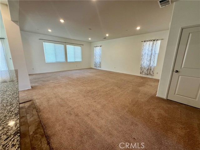 Detail Gallery Image 15 of 53 For 13886 Camino Cinco, Victorville,  CA 92392 - 5 Beds | 4 Baths