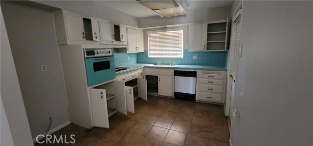 Detail Gallery Image 6 of 15 For 6201 Bel Aire Way, Bakersfield,  CA 93309 - 2 Beds | 1 Baths