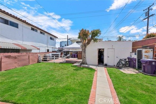 2184 Cedar Avenue, Long Beach CA: https://media.crmls.org/medias/6174e534-7457-4ee9-a3b5-7fe17cac3e98.jpg