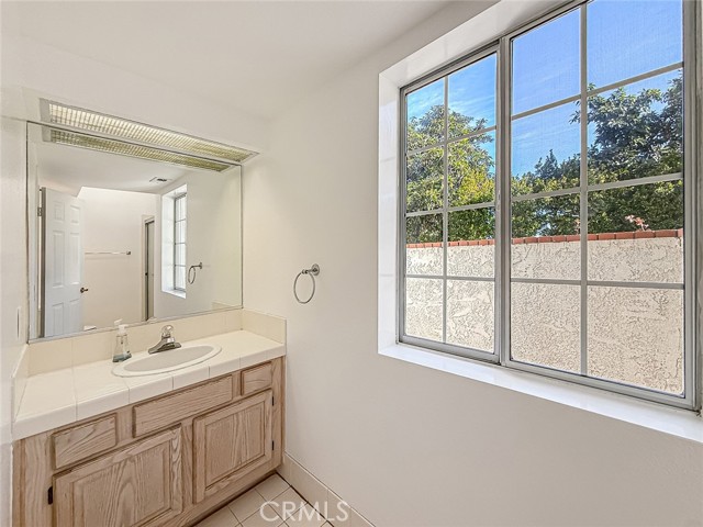 Detail Gallery Image 14 of 34 For 206 Camino Cortina, Camarillo,  CA 93010 - 3 Beds | 3 Baths