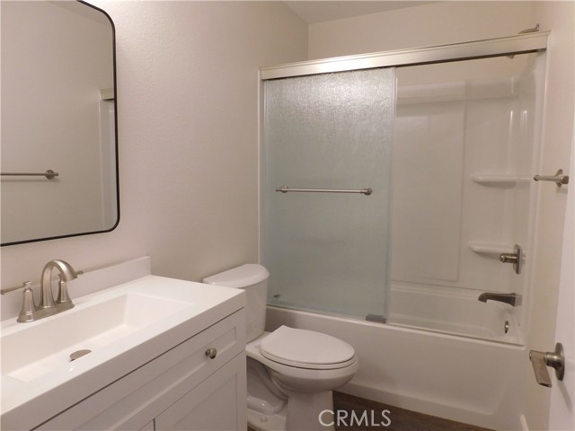 Image 10 of 17 For 910 Sheridan  B