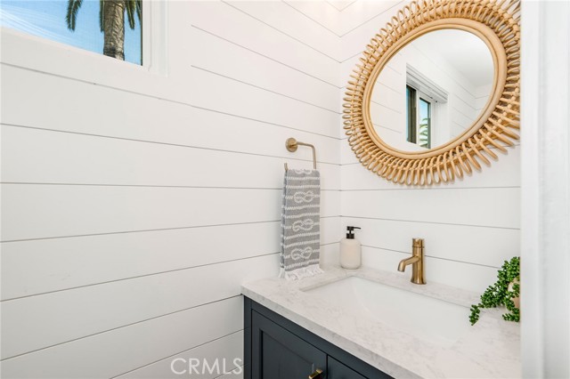 927 6th Street, Hermosa Beach CA: https://media.crmls.org/medias/6175647b-b6bf-499d-8485-fded59645fc1.jpg