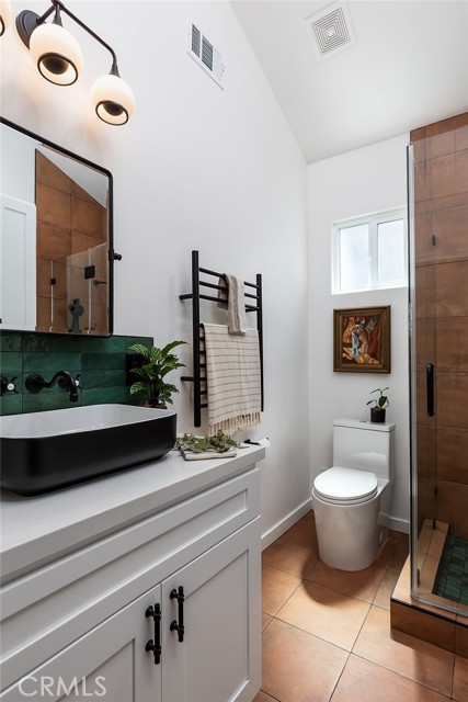 1215 N Avenue 56, Los Angeles CA: https://media.crmls.org/medias/617570af-bb46-4e90-8b3f-8ffc7fe0c582.jpg