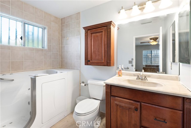 11905 Freeman, Hawthorne CA: https://media.crmls.org/medias/61759d42-6a27-4f5b-90aa-6f577d3ebdbe.jpg