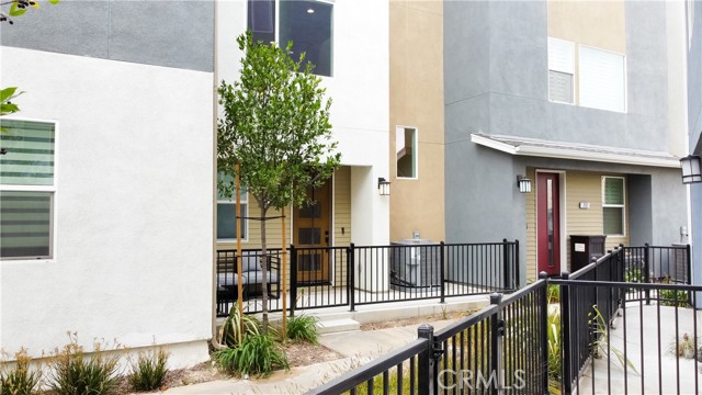 Detail Gallery Image 2 of 24 For 263 N. Standard Ave, Santa Ana,  CA 92701 - 2 Beds | 2/1 Baths