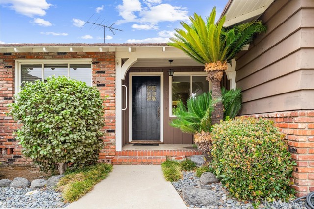 8333 Calmosa Avenue, Whittier CA: https://media.crmls.org/medias/617723b8-38c2-4ff5-af19-9dc20272dd92.jpg