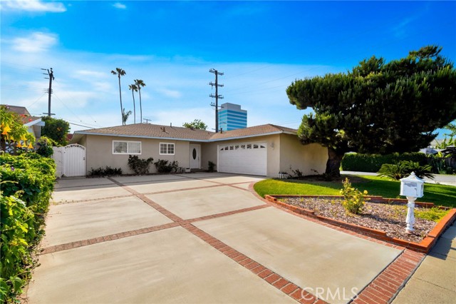 17121 Granada Lane, Huntington Beach CA: https://media.crmls.org/medias/6177938f-2c28-48a5-a15c-e96f831a992a.jpg